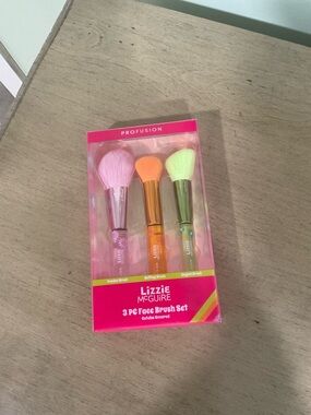 Profusion Cosmetics Lizzie McGuire 3PC Face Brush Set - Pink, Orange, Lime Green